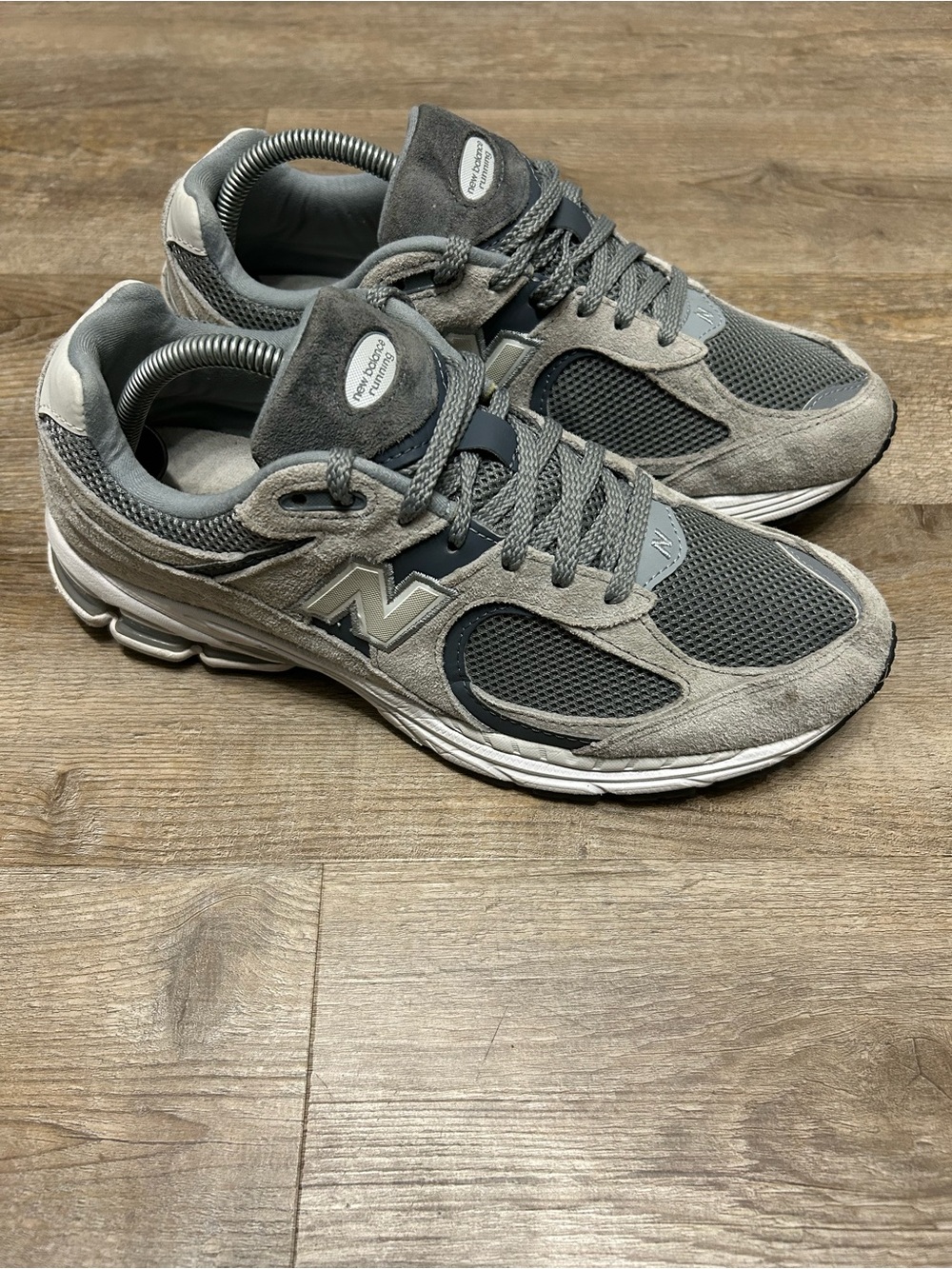 New Balance 2002R Men’s Size 8.5 Gray Mesh & Suede Athletic Sneakers